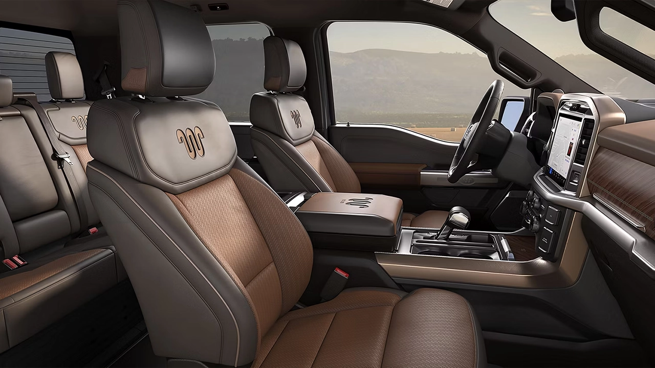 Vue intérieur du Ford F-150 et de son confort