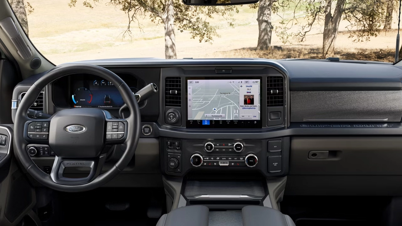 Vue intérieur du Ford F-450 Super Duty 2026 et de son tableau de bord